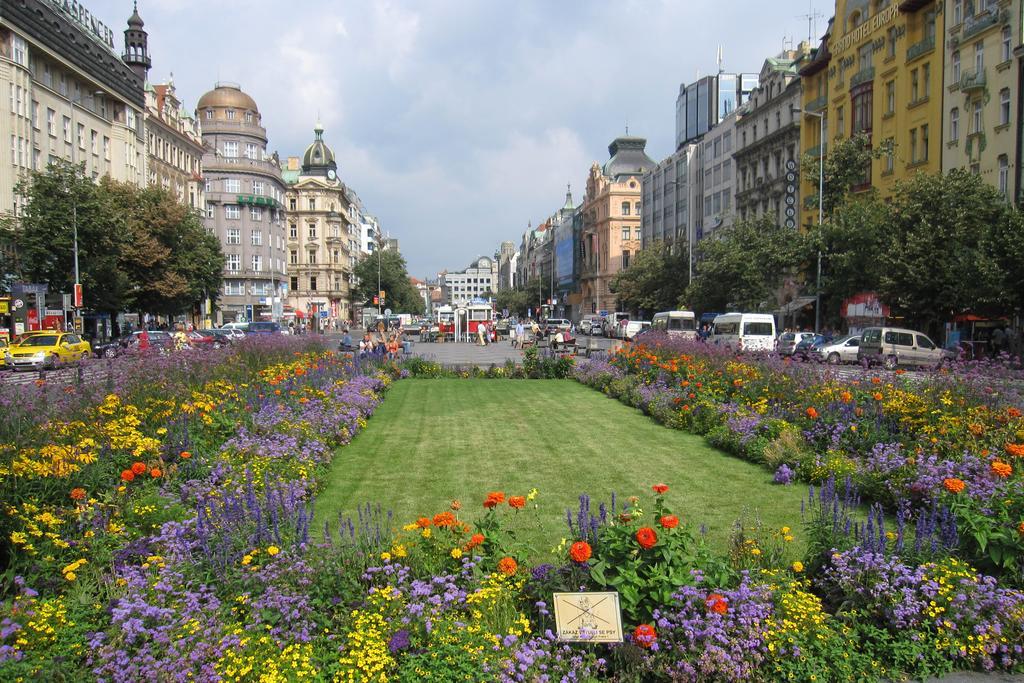 Royal Prague Apartment Celakovskeho Sady Exterior foto