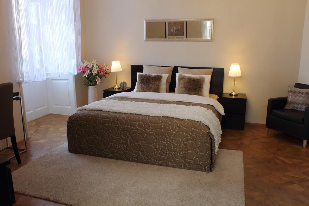 Royal Prague Apartment Celakovskeho Sady Habitación foto