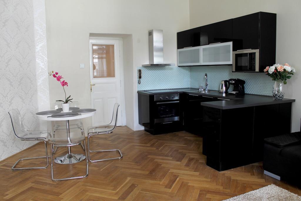 Royal Prague Apartment Celakovskeho Sady Habitación foto